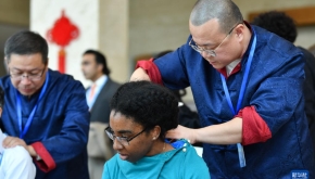 新华社 | 中医药走进万国宫