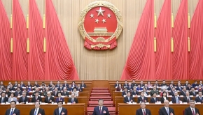 十四届全国人大三次会议在京闭幕 习近平等在主席台就坐